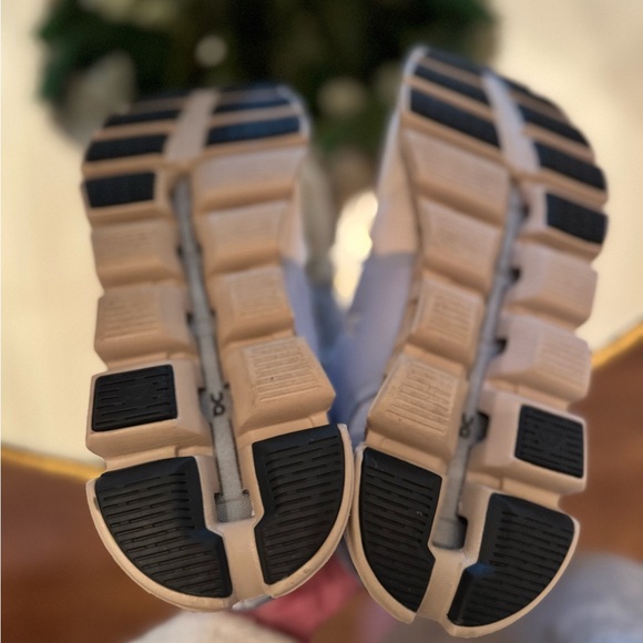 Periwinkle/Gray/White Sneakers OnRunning, Size 9 - Picture 5 of 6